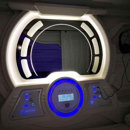 The Capsule Hotel 콜롬보 외부 사진